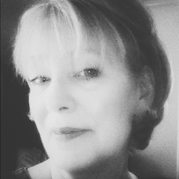 Meet your Posher, Elizabeth - Picture 2 of 2